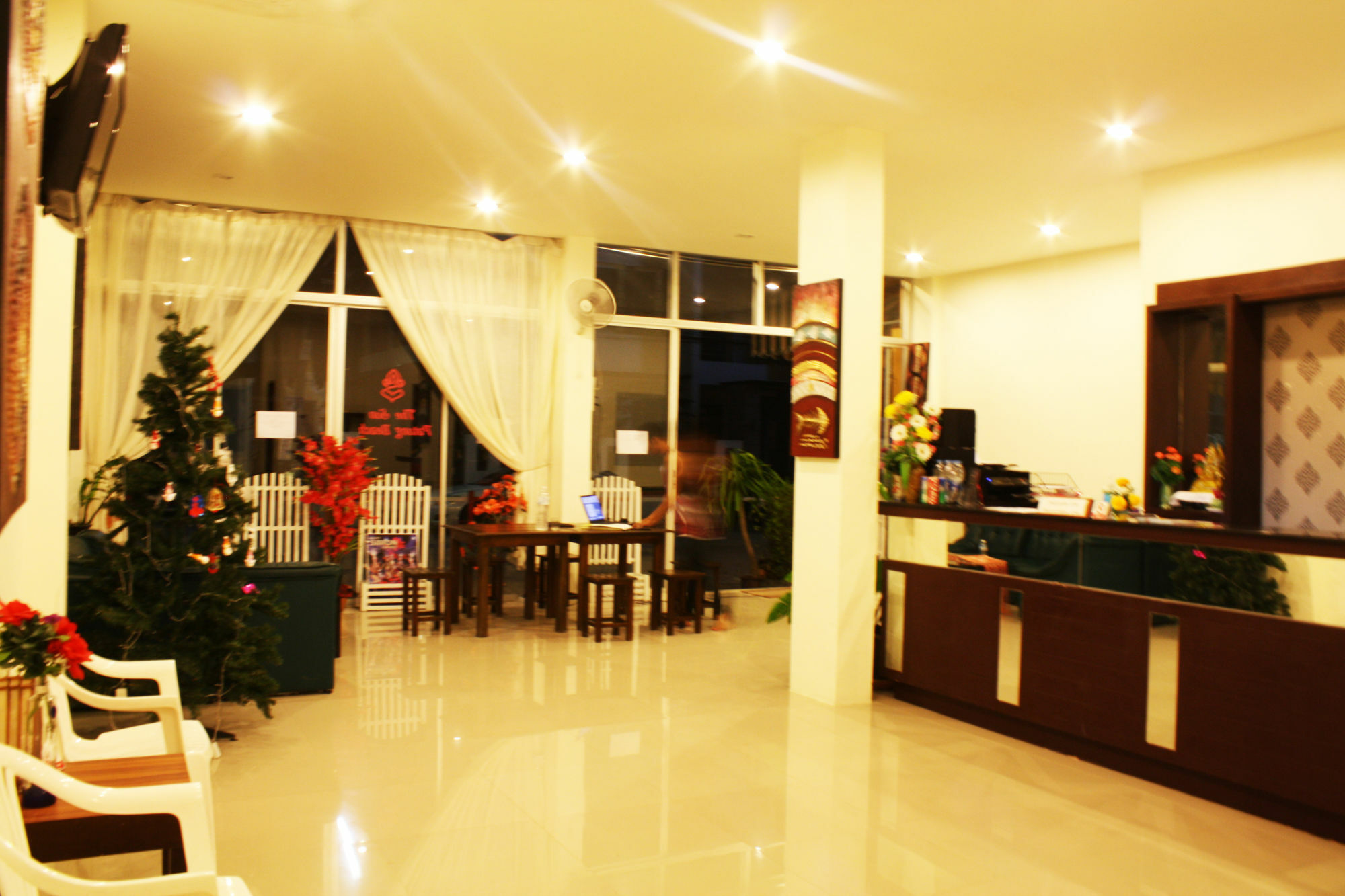 Hotel At 3*